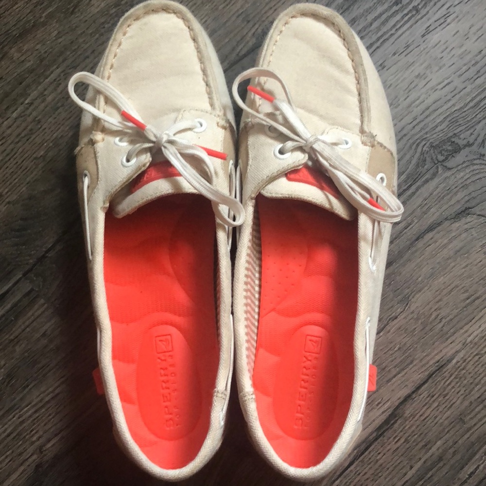 Price drop! Lightly used sperrys!